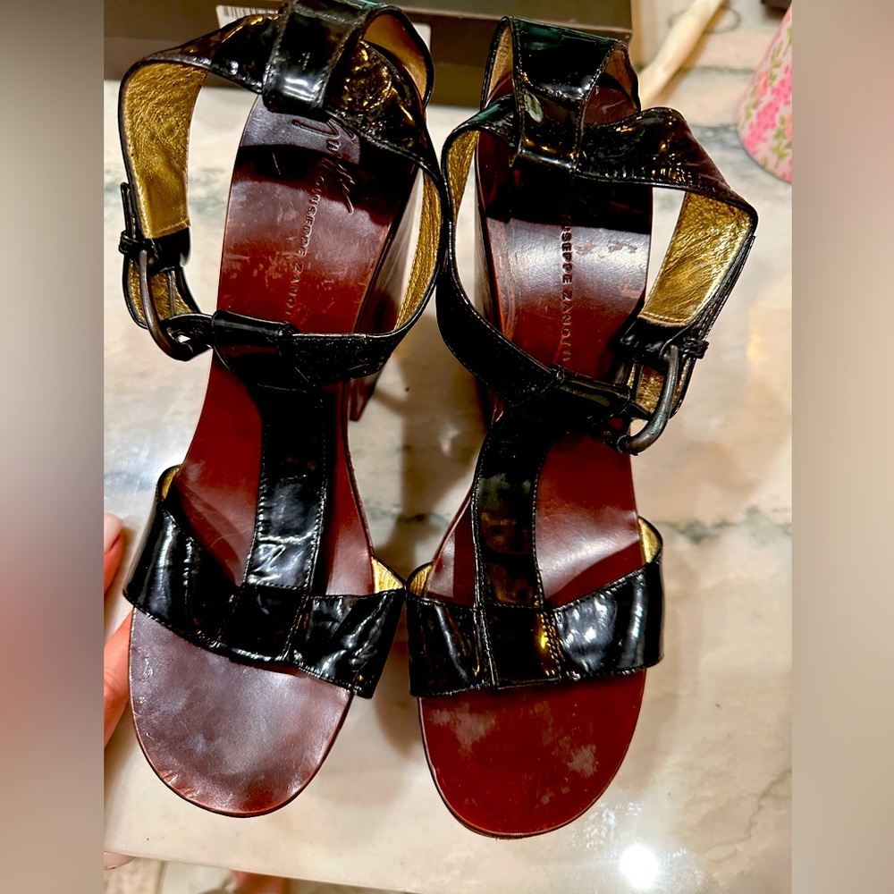 Giuseppe zanotti vintage wooden block patent wedges like new